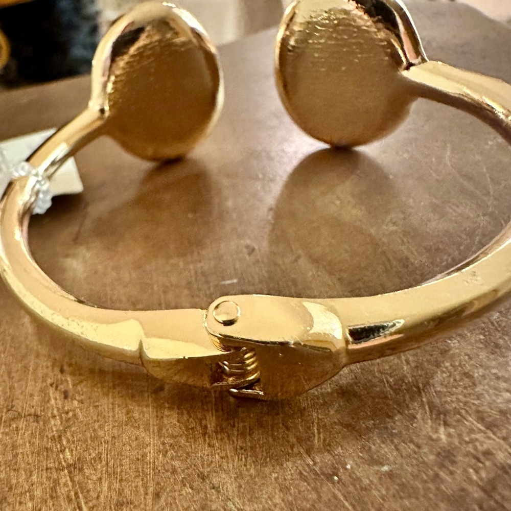 🎁NWT Gold Pearl Bracelet Adjustable🎁 - Picture 3 of 3